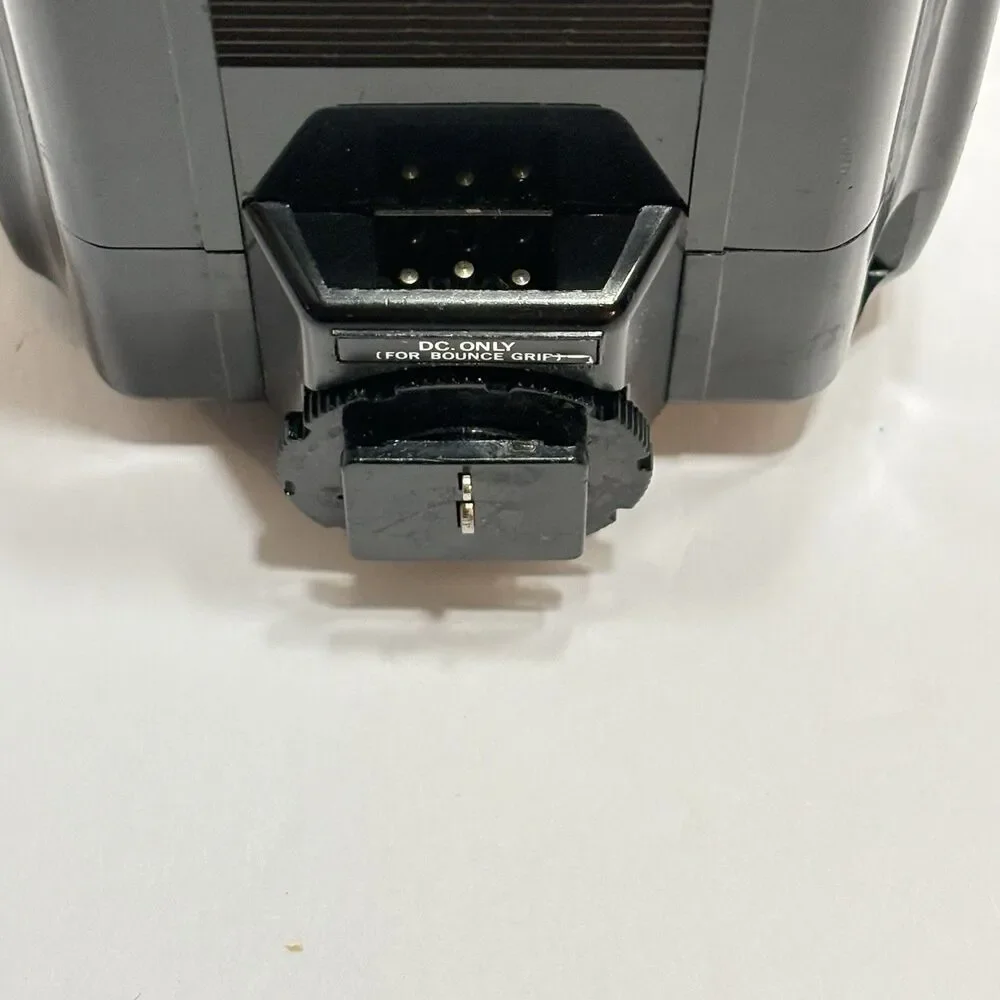 Olympus Quick Auto 310 Electronic Flash Unit TTL for OM-2n Camera System No Cord